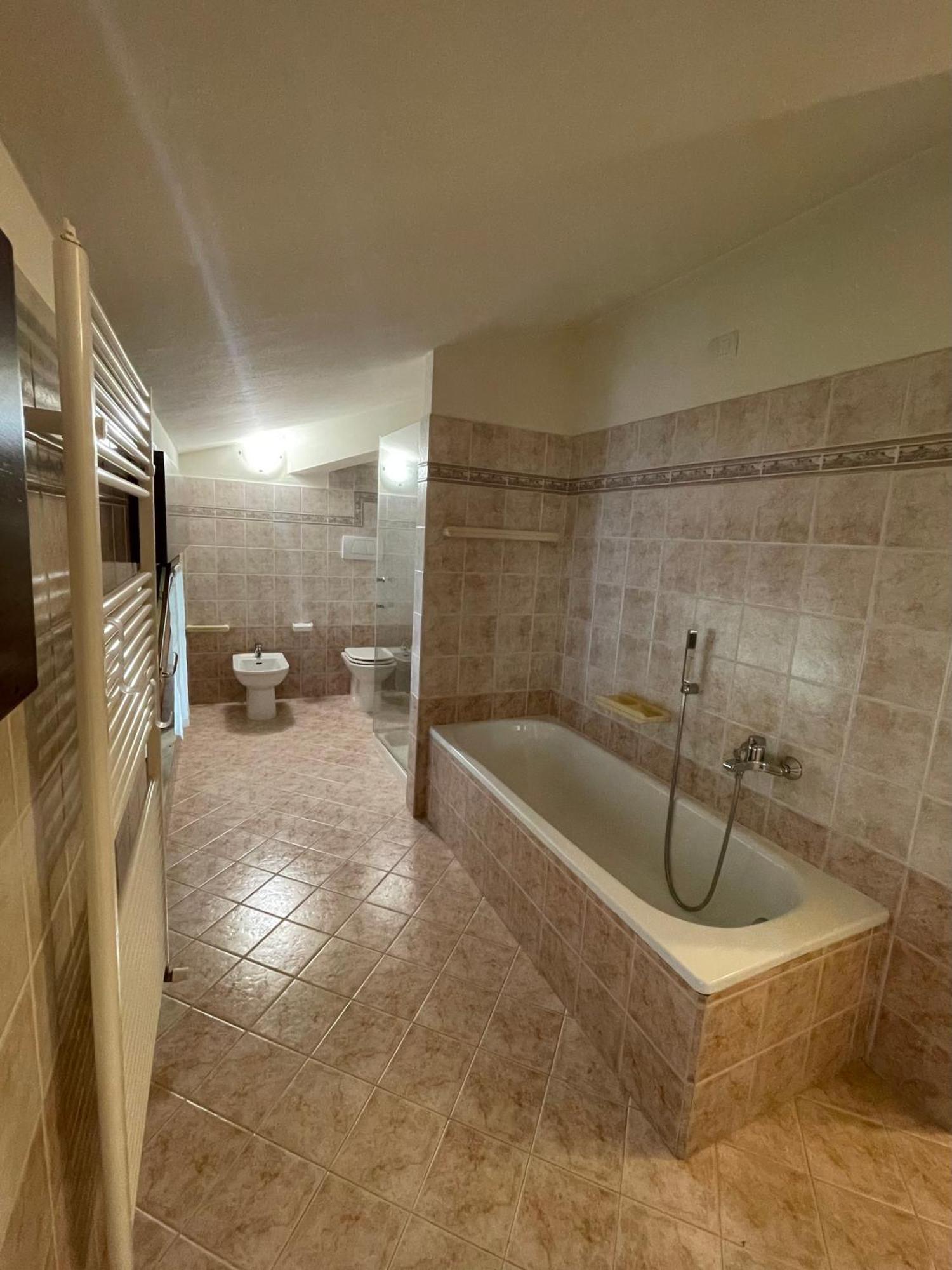 Casa Luigi - Appartamenti A Peschiera Del Garda Pokoj fotografie